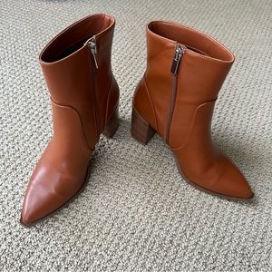 Brown leather women’s booties size 8.5 zip up heeled boots chunky faux leather